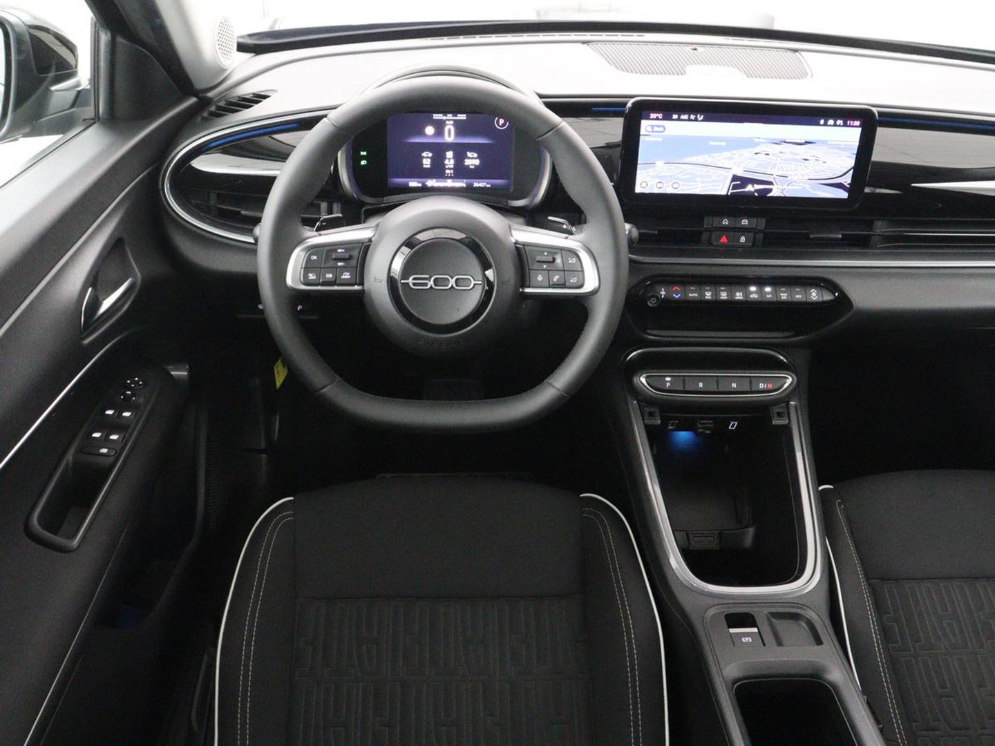 Fiat 600 1.2 Hybrid Urban | Stoelverwarming | 360 camera | | Stoelverwarming | 360 camera | Cruise control | Navigatie | Carplay | DAB | Climate control | Full LED | Park assist | Sfeerverlichting