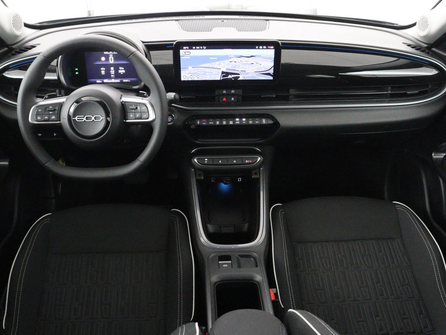 Fiat 600 1.2 Hybrid Urban | Stoelverwarming | 360 camera | | Stoelverwarming | 360 camera | Cruise control | Navigatie | Carplay | DAB | Climate control | Full LED | Park assist | Sfeerverlichting