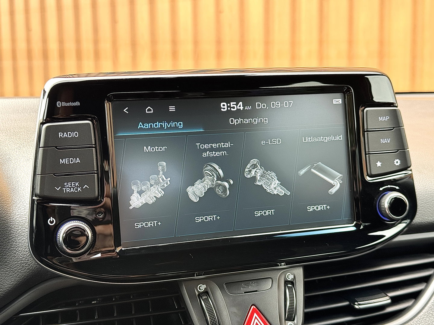 Hyundai i30 2.0 T-GDI N2 Performance | 275 PK! | Apple Carplay | Android Auto | Camera | Stuurwielverwarming | Stoelverwarming | Elektrische Stoelen + Geheugen | Lane Assist | Afneembare Trekhaak |