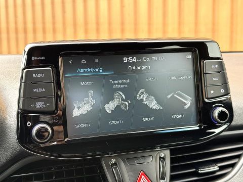 Hyundai i30 2.0 T-GDI N2 Performance | 275 PK! | Apple Carplay | Android Auto | Camera | Stuurwielverwarming | Stoelverwarming | Elektrische Stoelen + Geheugen | Lane Assist | Afneembare Trekhaak |