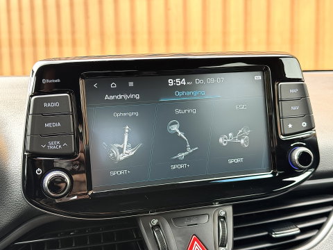 Hyundai i30 2.0 T-GDI N2 Performance | 275 PK! | Apple Carplay | Android Auto | Camera | Stuurwielverwarming | Stoelverwarming | Elektrische Stoelen + Geheugen | Lane Assist | Afneembare Trekhaak |