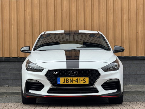 Hyundai i30 2.0 T-GDI N2 Performance | 275 PK! | Apple Carplay | Android Auto | Camera | Stuurwielverwarming | Stoelverwarming | Elektrische Stoelen + Geheugen | Lane Assist | Afneembare Trekhaak |