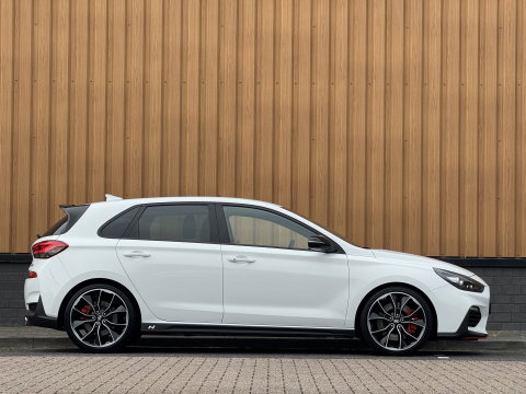 Hyundai i30 2.0 T-GDI N2 Performance | 275 PK! | Apple Carplay | Android Auto | Camera | Stuurwielverwarming | Stoelverwarming | Elektrische Stoelen + Geheugen | Lane Assist | Afneembare Trekhaak |
