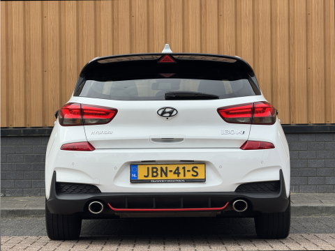Hyundai i30 2.0 T-GDI N2 Performance | 275 PK! | Apple Carplay | Android Auto | Camera | Stuurwielverwarming | Stoelverwarming | Elektrische Stoelen + Geheugen | Lane Assist | Afneembare Trekhaak |