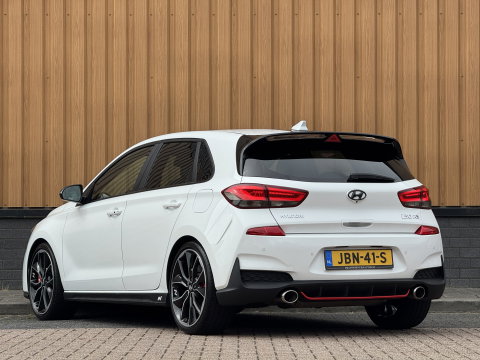 Hyundai i30 2.0 T-GDI N2 Performance | 275 PK! | Apple Carplay | Android Auto | Camera | Stuurwielverwarming | Stoelverwarming | Elektrische Stoelen + Geheugen | Lane Assist | Afneembare Trekhaak |