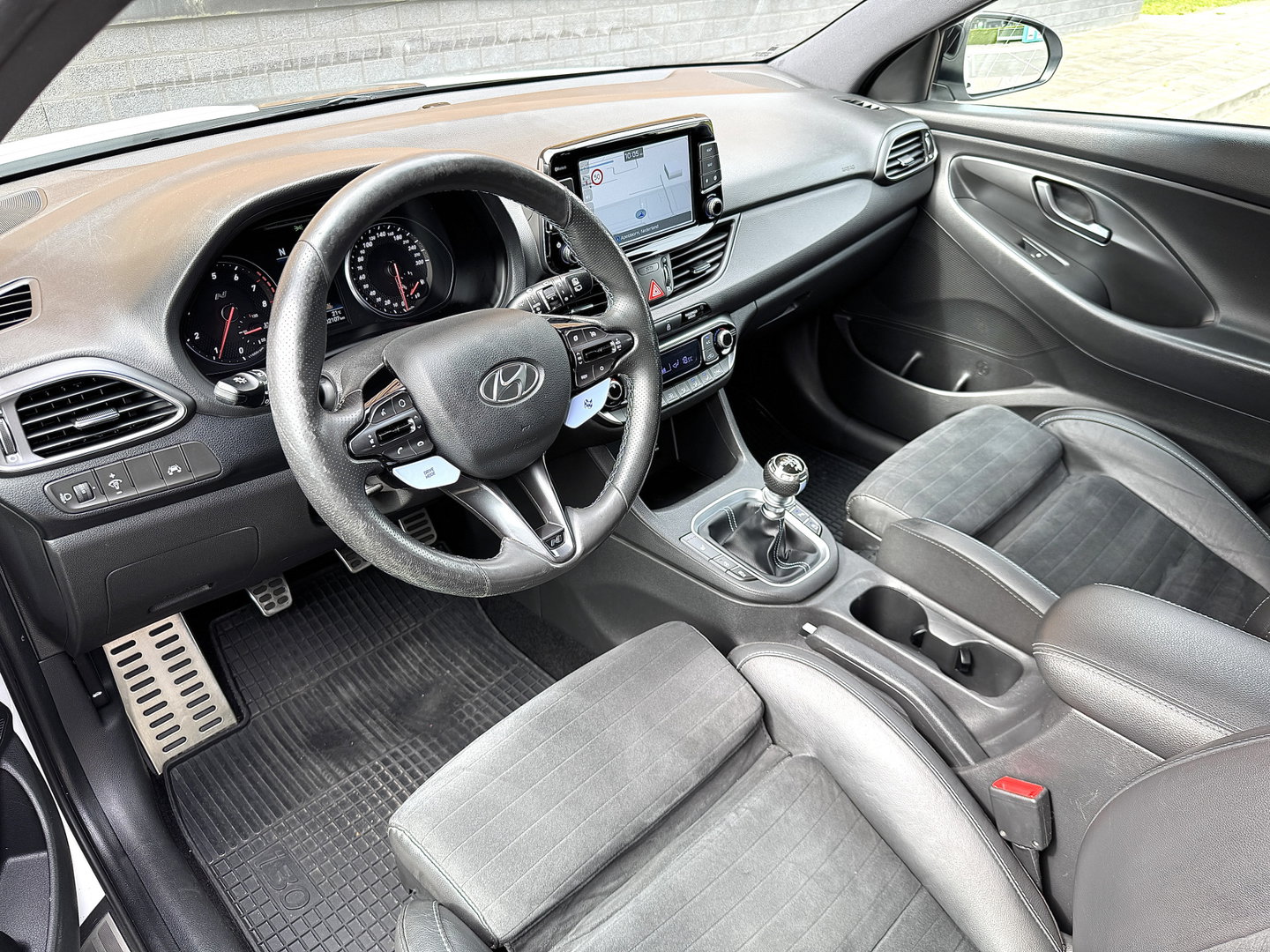 Hyundai i30 2.0 T-GDI N2 Performance | 275 PK! | Apple Carplay | Android Auto | Camera | Stuurwielverwarming | Stoelverwarming | Elektrische Stoelen + Geheugen | Lane Assist | Afneembare Trekhaak |