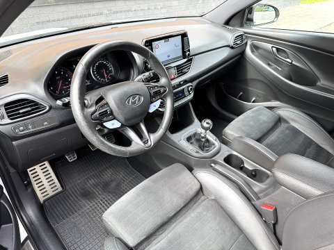 Hyundai i30 2.0 T-GDI N2 Performance | 275 PK! | Apple Carplay | Android Auto | Camera | Stuurwielverwarming | Stoelverwarming | Elektrische Stoelen + Geheugen | Lane Assist | Afneembare Trekhaak |
