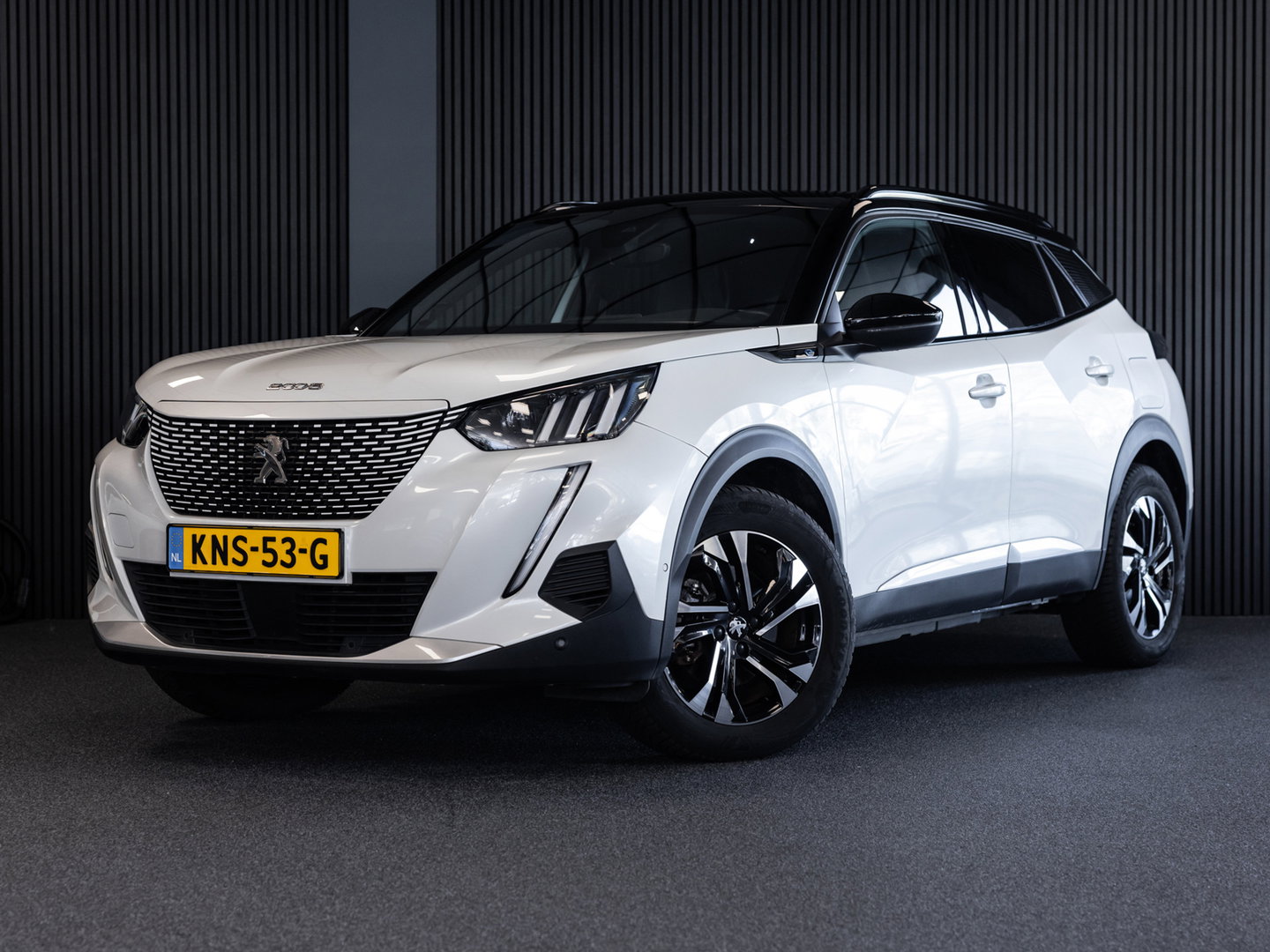 Peugeot e-2008 EV 54kWh l GT Line l SoH 96% l CAM. l 1ste eig. l NAV.l FULL OPTION l Als Nieuw