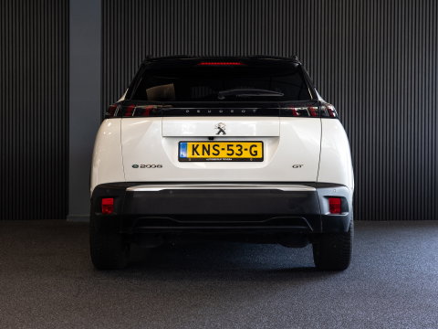 Peugeot e-2008 EV 54kWh l GT Line l SoH 96% l CAM. l 1ste eig. l NAV.l FULL OPTION l Als Nieuw