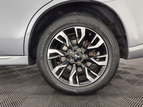 Mitsubishi Outlander 2.0 PHEV instyle Aut *LEATHER | FULL-LED | NAVI-FULLMAP | KEYLESS | TOP-VIEW | HEATED-COMFORTSEATS | ECC | SHIFT-PADDLES | PDC | CRUISE | PRIVACY-GLASS | DAB | TOWBAR | 18''ALU *