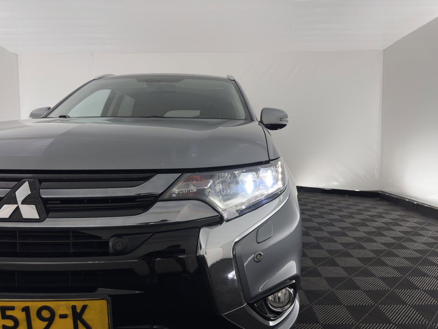 Mitsubishi Outlander 2.0 PHEV instyle Aut *LEATHER | FULL-LED | NAVI-FULLMAP | KEYLESS | TOP-VIEW | HEATED-COMFORTSEATS | ECC | SHIFT-PADDLES | PDC | CRUISE | PRIVACY-GLASS | DAB | TOWBAR | 18''ALU *