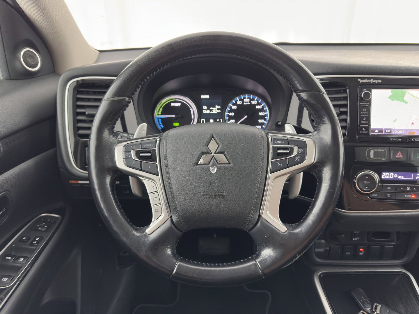 Mitsubishi Outlander 2.0 PHEV instyle Aut *LEATHER | FULL-LED | NAVI-FULLMAP | KEYLESS | TOP-VIEW | HEATED-COMFORTSEATS | ECC | SHIFT-PADDLES | PDC | CRUISE | PRIVACY-GLASS | DAB | TOWBAR | 18''ALU *