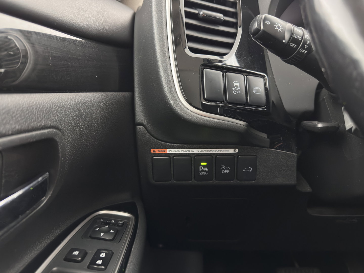 Mitsubishi Outlander 2.0 PHEV instyle Aut *LEATHER | FULL-LED | NAVI-FULLMAP | KEYLESS | TOP-VIEW | HEATED-COMFORTSEATS | ECC | SHIFT-PADDLES | PDC | CRUISE | PRIVACY-GLASS | DAB | TOWBAR | 18''ALU *