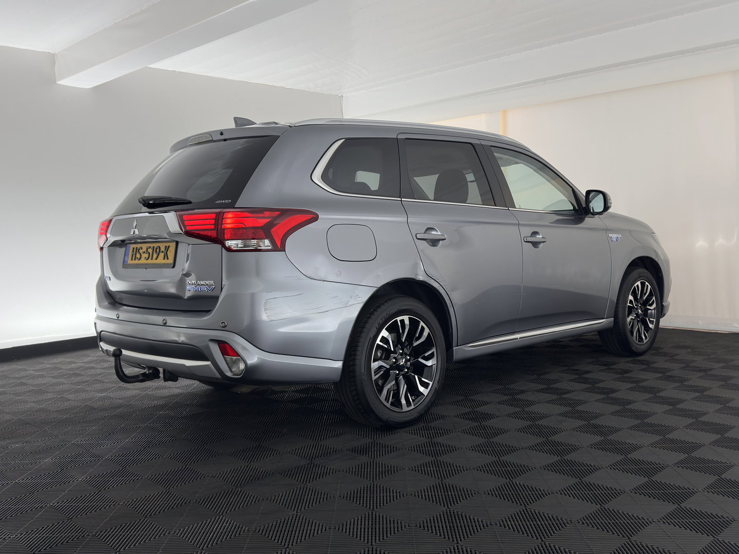 Mitsubishi Outlander 2.0 PHEV instyle Aut *LEATHER | FULL-LED | NAVI-FULLMAP | KEYLESS | TOP-VIEW | HEATED-COMFORTSEATS | ECC | SHIFT-PADDLES | PDC | CRUISE | PRIVACY-GLASS | DAB | TOWBAR | 18''ALU *