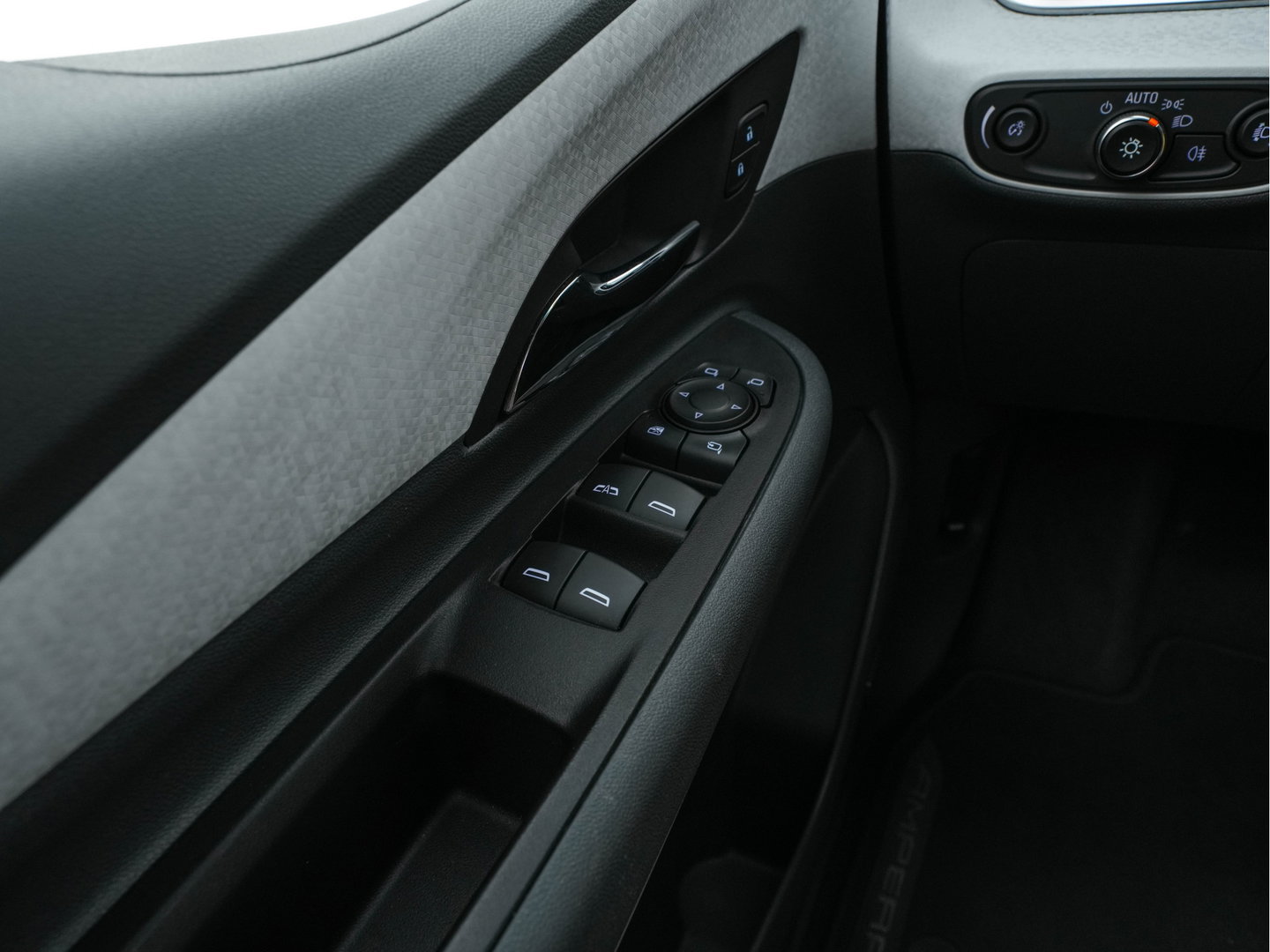 Opel Ampera-E Business executive 60 kWh Aut. *LEATHER | XENON | ADAPTIVE-CRUISE | BLINDSPOT | KEYLESS | BOSE-SOUND | DIGI-COCKPIT | LANE-ASSIST | DAB | ECC | PDC | APP-CONNECT | CCS-FASTLOADER | HEATED-COMFORTSEATS | 17"ALU*