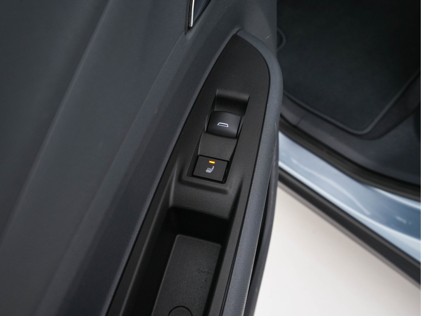 Opel Ampera-E Business executive 60 kWh Aut. *LEATHER | XENON | ADAPTIVE-CRUISE | BLINDSPOT | KEYLESS | BOSE-SOUND | DIGI-COCKPIT | LANE-ASSIST | DAB | ECC | PDC | APP-CONNECT | CCS-FASTLOADER | HEATED-COMFORTSEATS | 17"ALU*