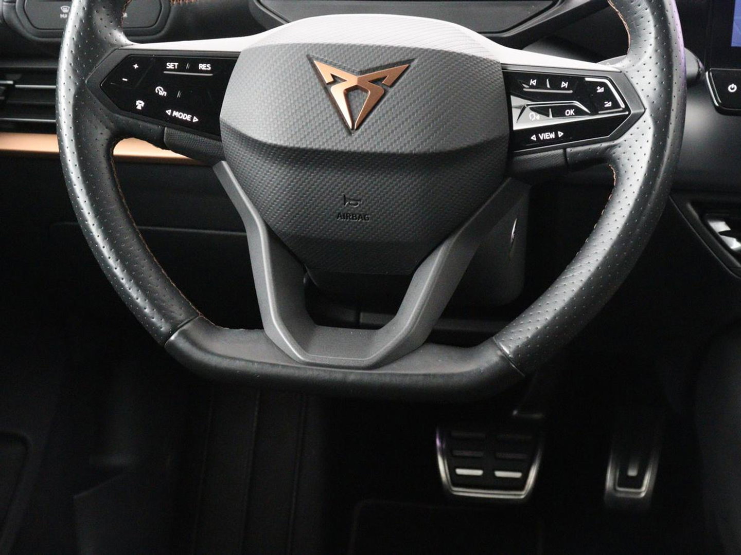 CUPRA Born Business 62 kWh | SOH 91.0% | Panoramadak | Adaptive cruise | Camera | Park assist | Stuur/stoel verwarming | Sfeerverlichting | Full LED |