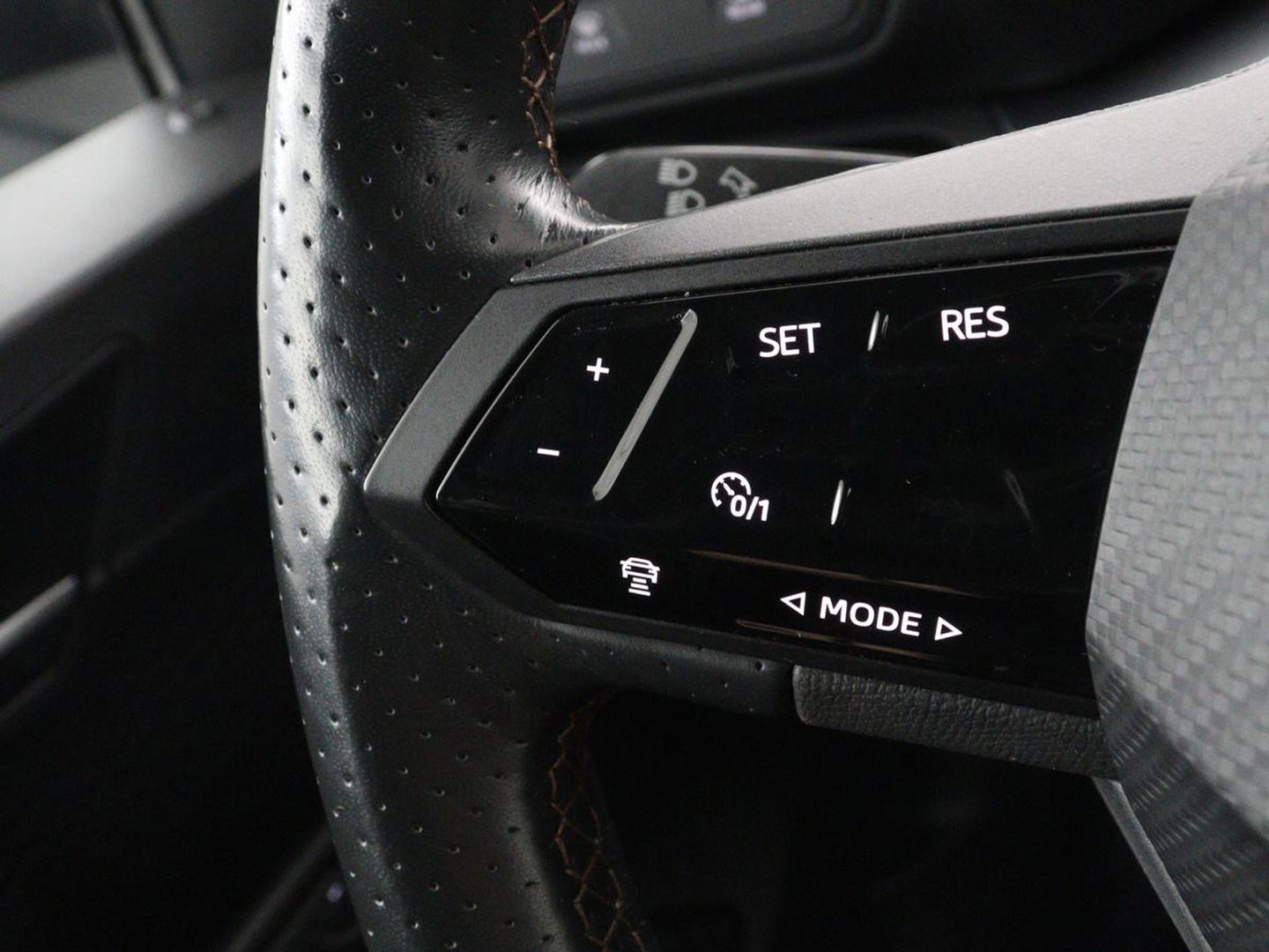 CUPRA Born Business 62 kWh | SOH 91.0% | Panoramadak | Adaptive cruise | Camera | Park assist | Stuur/stoel verwarming | Sfeerverlichting | Full LED |