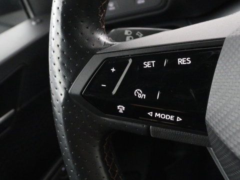CUPRA Born Business 62 kWh | SOH 91.0% | Panoramadak | Adaptive cruise | Camera | Park assist | Stuur/stoel verwarming | Sfeerverlichting | Full LED |