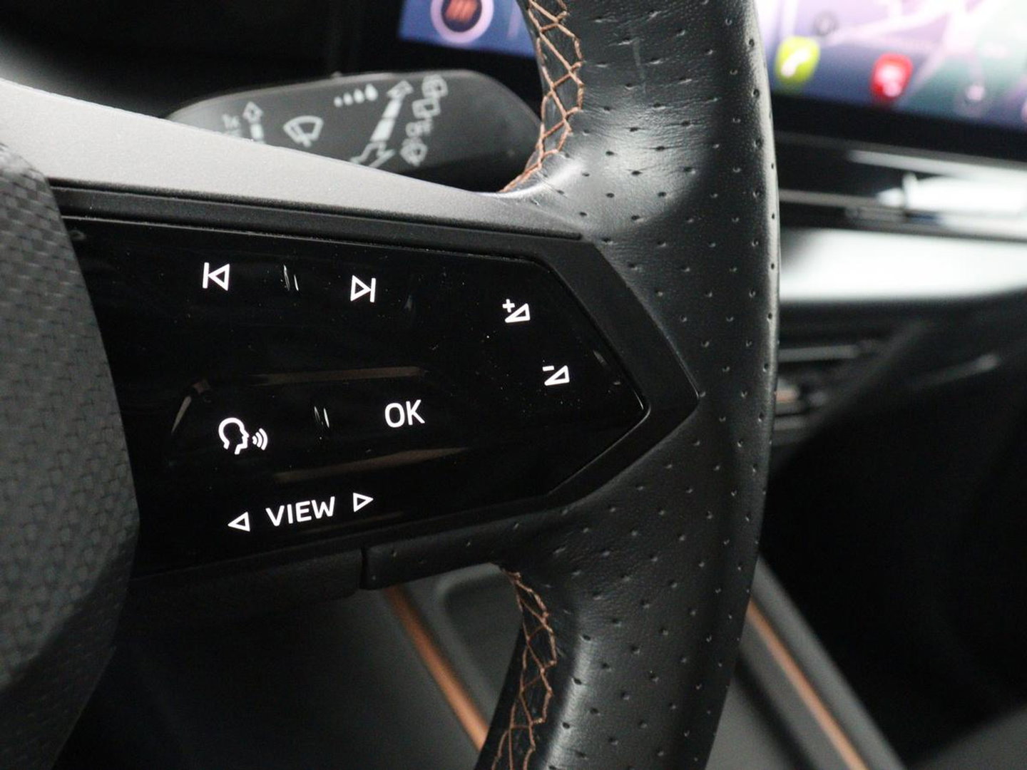 CUPRA Born Business 62 kWh | SOH 91.0% | Panoramadak | Adaptive cruise | Camera | Park assist | Stuur/stoel verwarming | Sfeerverlichting | Full LED |