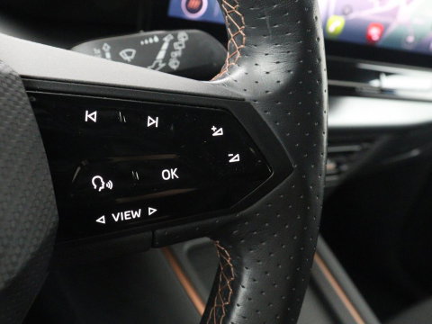 CUPRA Born Business 62 kWh | SOH 91.0% | Panoramadak | Adaptive cruise | Camera | Park assist | Stuur/stoel verwarming | Sfeerverlichting | Full LED |