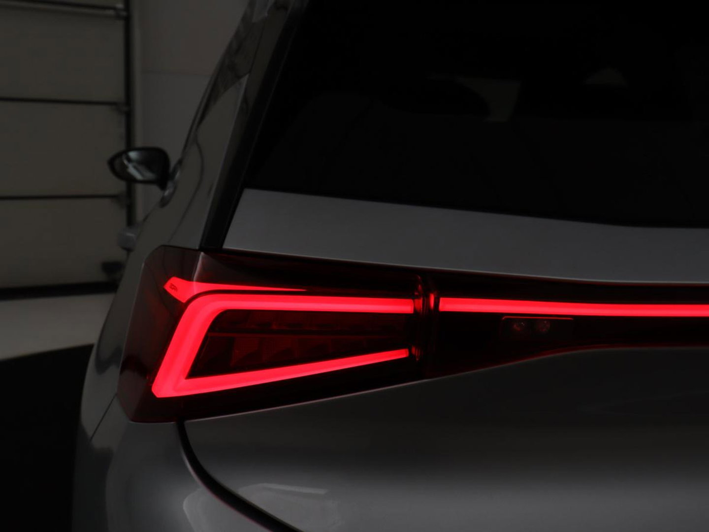CUPRA Born Business 62 kWh | SOH 91.0% | Panoramadak | Adaptive cruise | Camera | Park assist | Stuur/stoel verwarming | Sfeerverlichting | Full LED |