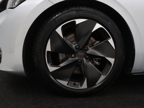 CUPRA Born Business 62 kWh | SOH 91.0% | Panoramadak | Adaptive cruise | Camera | Park assist | Stuur/stoel verwarming | Sfeerverlichting | Full LED |