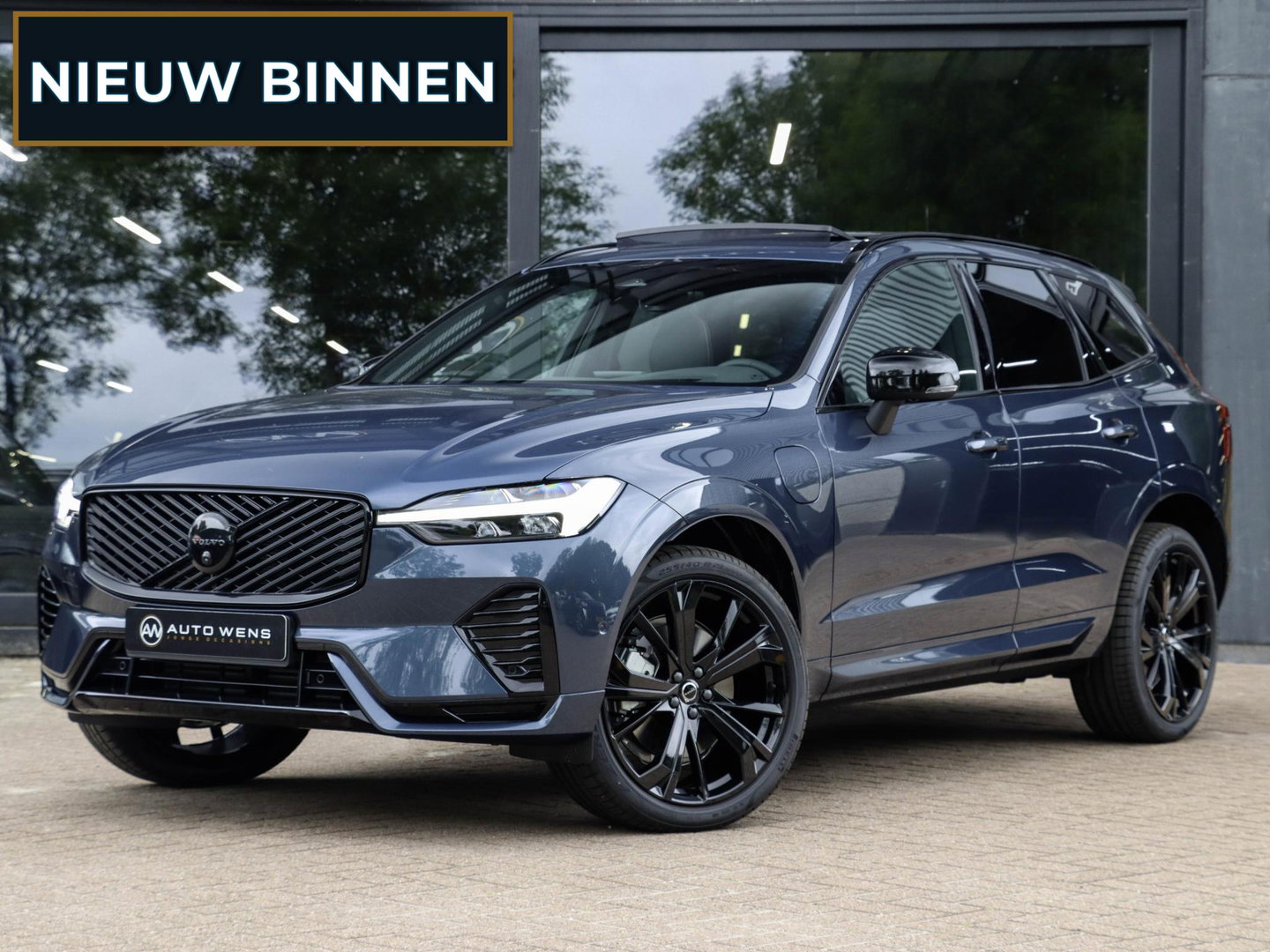 Volvo XC60 T8 AWD Plus Black Edition NIEUW| 21'' | HeadUp | Pano | 360 camera | Getint glas