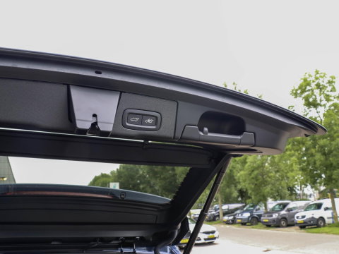 Volvo XC60 T8 AWD Plus Black Edition NIEUW| 21'' | HeadUp | Pano | 360 camera | Getint glas