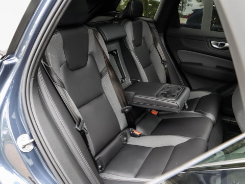 Volvo XC60 T8 AWD Plus Black Edition NIEUW| 21'' | HeadUp | Pano | 360 camera | Getint glas