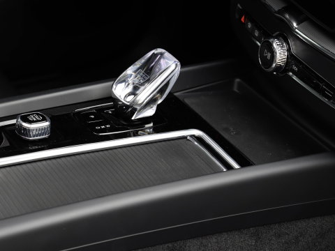 Volvo XC60 T8 AWD Plus Black Edition NIEUW| 21'' | HeadUp | Pano | 360 camera | Getint glas