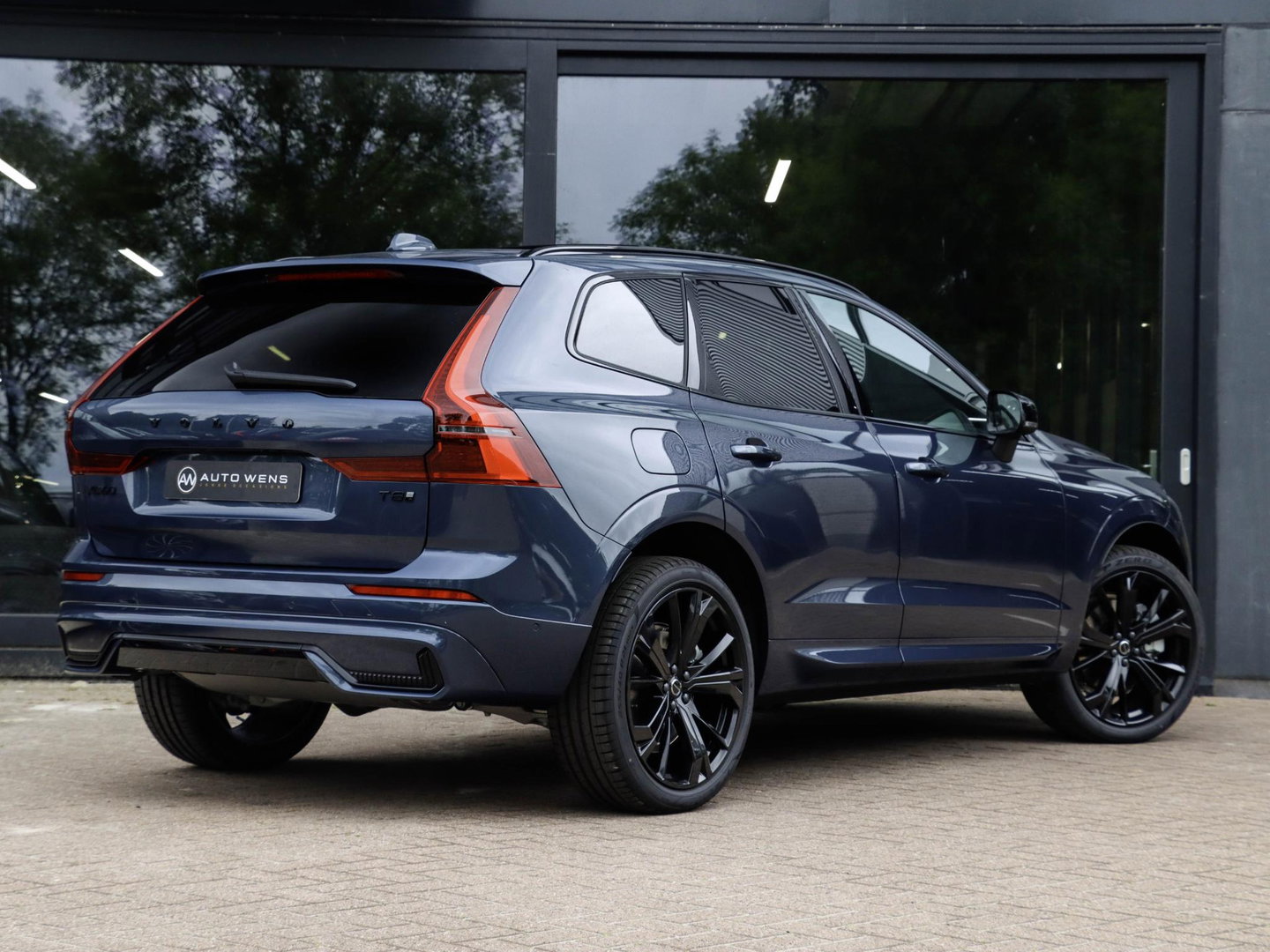 Volvo XC60 T8 AWD Plus Black Edition NIEUW| 21'' | HeadUp | Pano | 360 camera | Getint glas