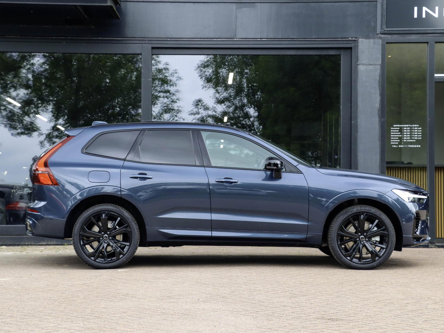 Volvo XC60 T8 AWD Plus Black Edition NIEUW| 21'' | HeadUp | Pano | 360 camera | Getint glas