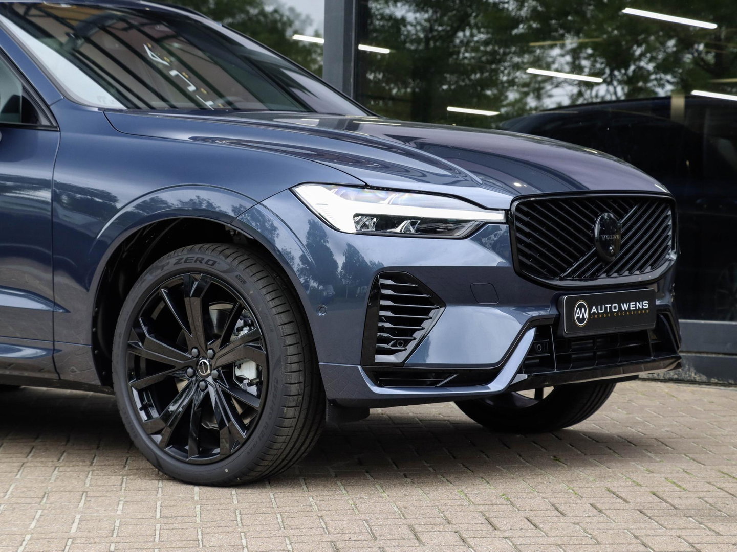 Volvo XC60 T8 AWD Plus Black Edition NIEUW| 21'' | HeadUp | Pano | 360 camera | Getint glas