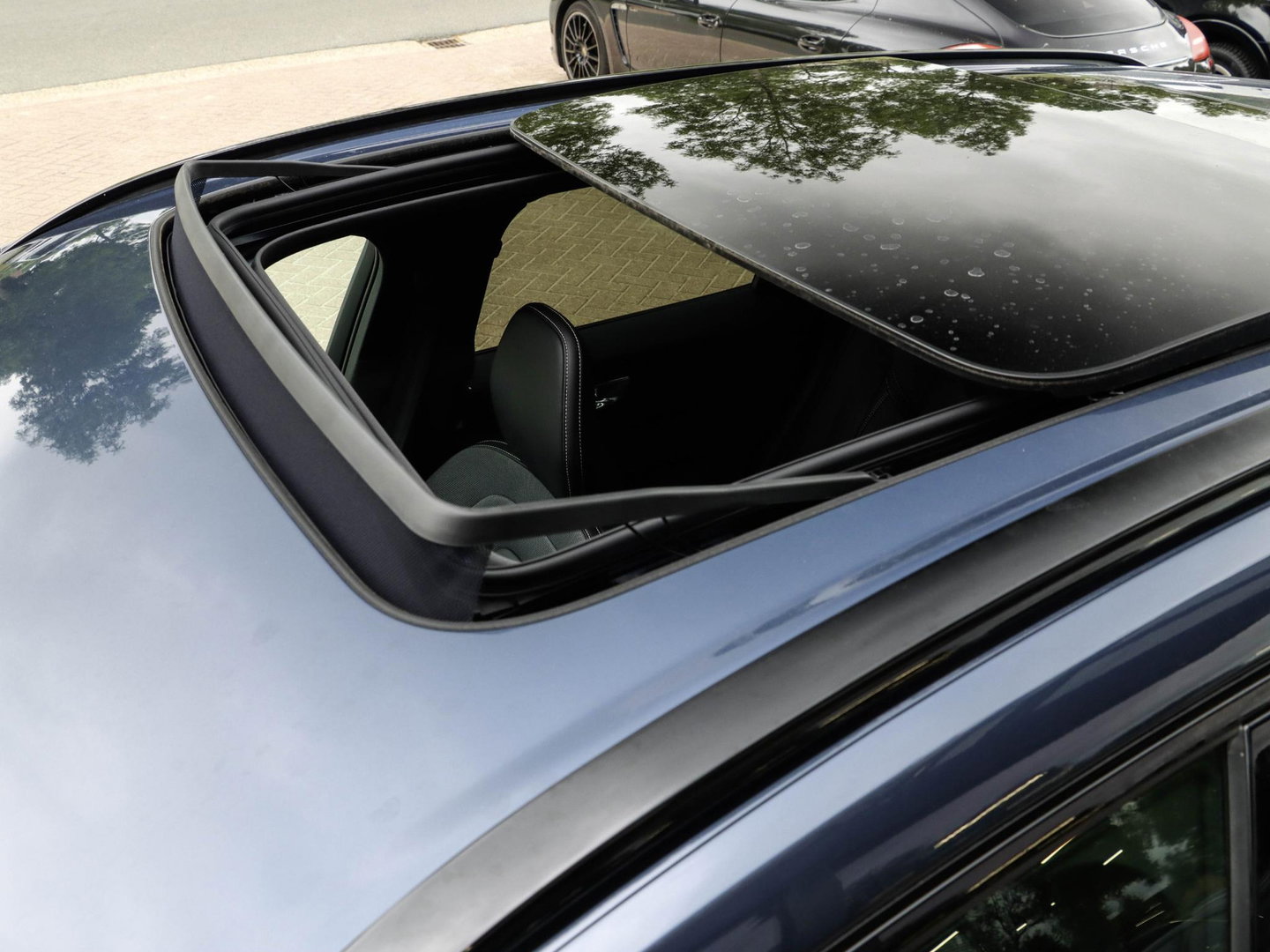 Volvo XC60 T8 AWD Plus Black Edition NIEUW| 21'' | HeadUp | Pano | 360 camera | Getint glas