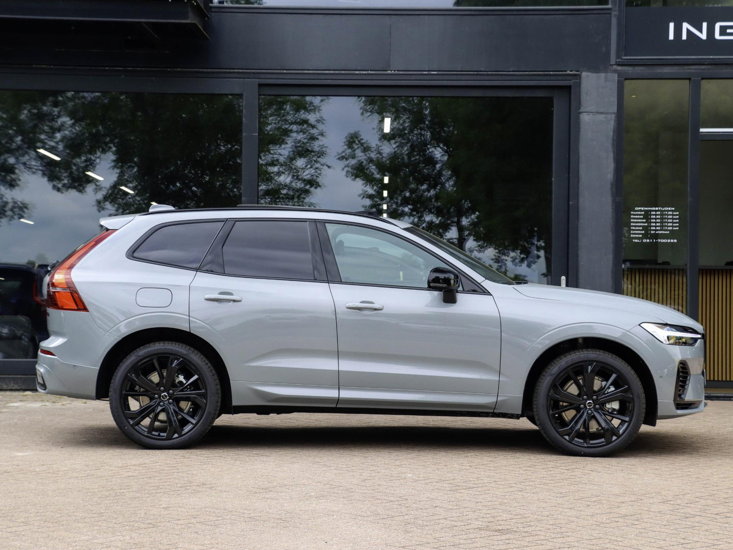 Volvo XC60 T8 AWD Plus Black Edition NIEUW| 21'' | HeadUp | Pano | 360 camera | Getint glas