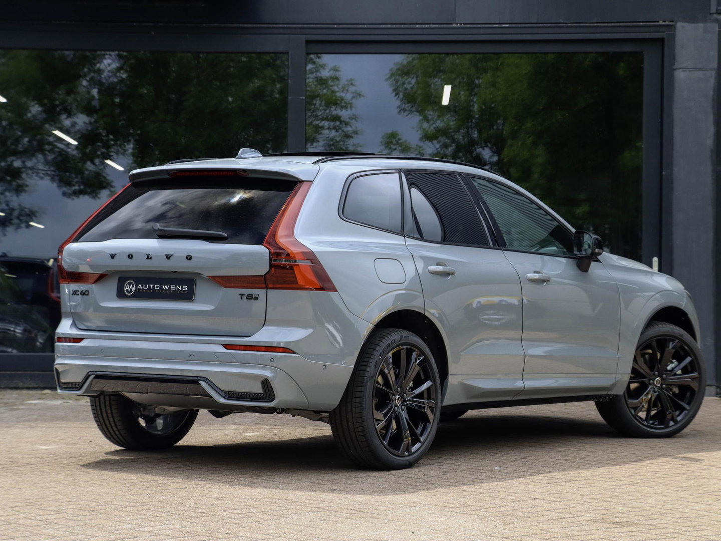 Volvo XC60 T8 AWD Plus Black Edition NIEUW| 21'' | HeadUp | Pano | 360 camera | Getint glas