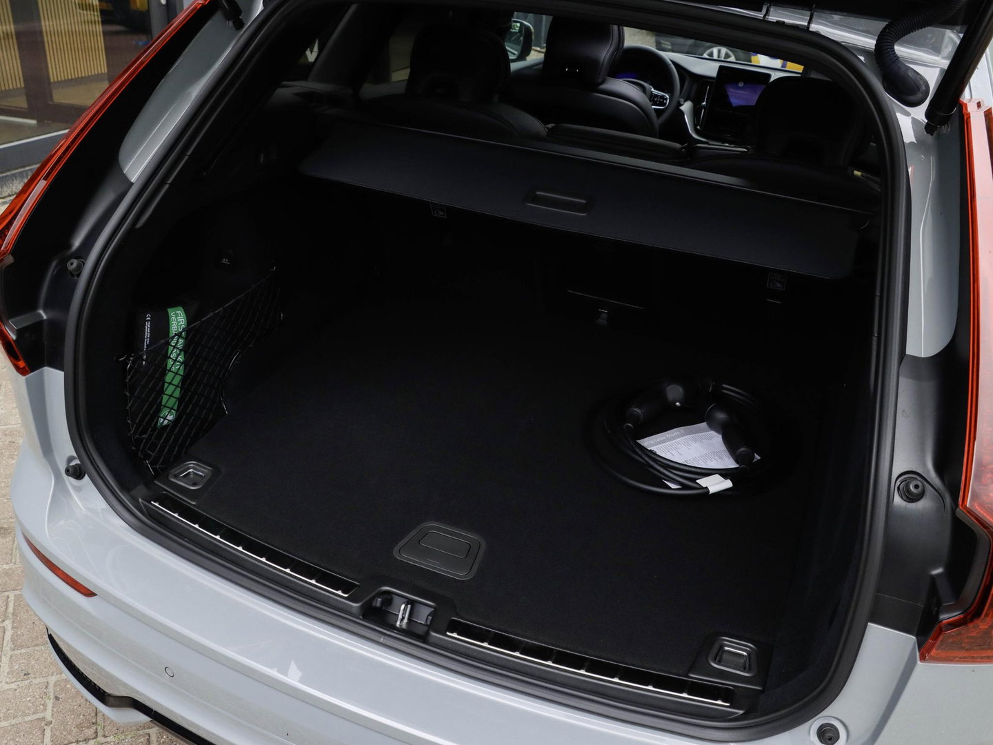 Volvo XC60 T8 AWD Plus Black Edition NIEUW| 21'' | HeadUp | Pano | 360 camera | Getint glas