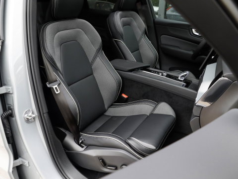 Volvo XC60 T8 AWD Plus Black Edition NIEUW| 21'' | HeadUp | Pano | 360 camera | Getint glas