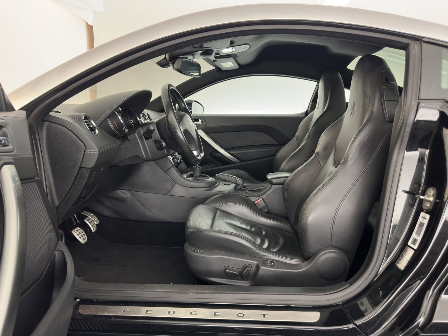 Peugeot RCZ 2.0 HDiF *LEATHER | XENON | HEATED-SPORTSEATS | MEMORY-PACK | NAVI-FULLMAP | ECC | PDC | CRUISE | 19''ALU*
