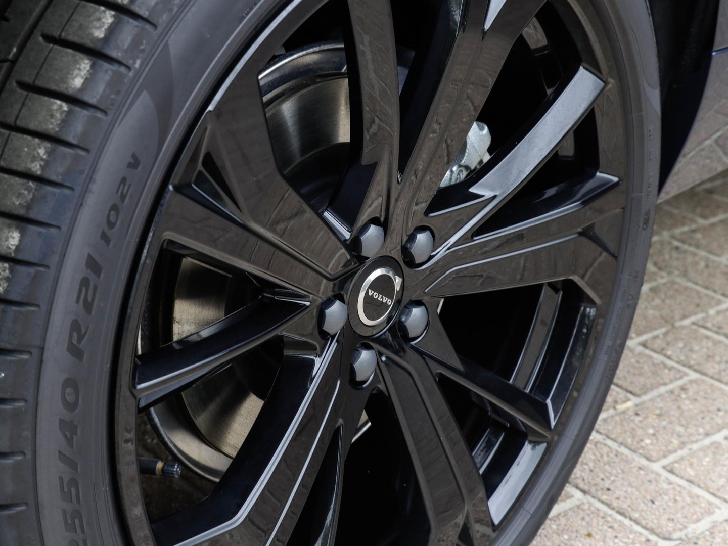 Volvo XC60 T6 AWD Ultra Black Edition | NIEUW | Pano | Getint glas | 21'' dubbelspaaks zwarte velgen