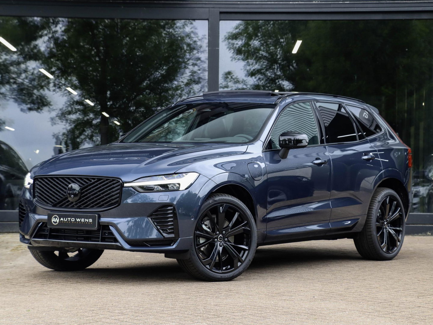 Volvo XC60 T6 AWD Ultra Black Edition | NIEUW | Pano | Getint glas | 21'' dubbelspaaks zwarte velgen