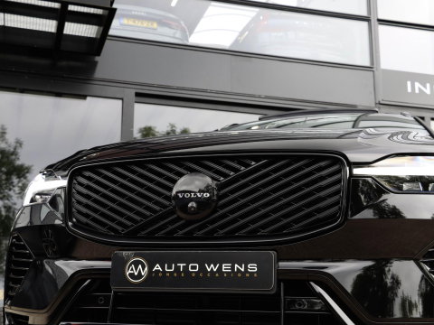 Volvo XC60 T6 AWD Ultra Black Edition | NIEUW | Pano | Getint glas | 21'' dubbelspaaks zwarte velgen