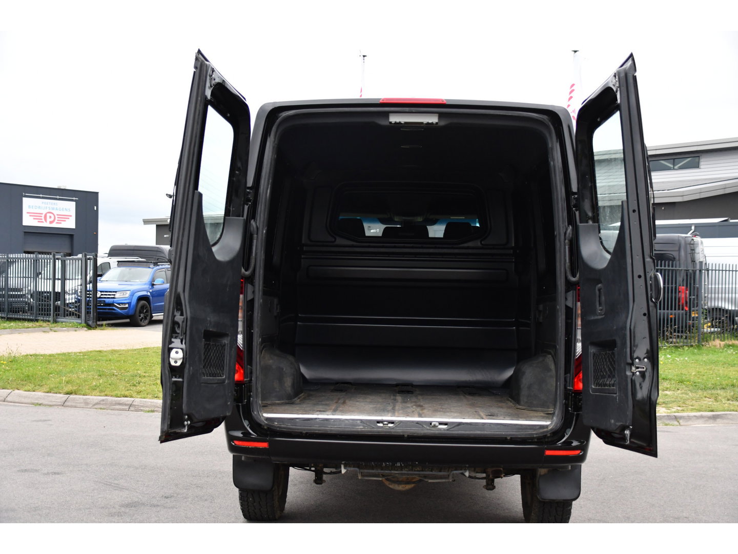 Mercedes-Benz Sprinter 319 V6 3.0 CDI L2H1 DC 4x4 PB Edtion Cruise, Carplay, 4Matic, 10,5'' Mbux, Automaat, Airco, Uniek!