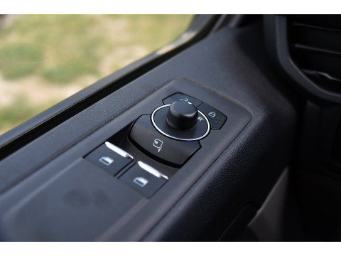 Ford Transit Custom 300 2.0 TDCI L1H1 Sport Camera, Cruise, Carplay, Virtual, 170pk, Stoelverwarming, Automaat, LED, Multimedia, Sensoren, Uniek!