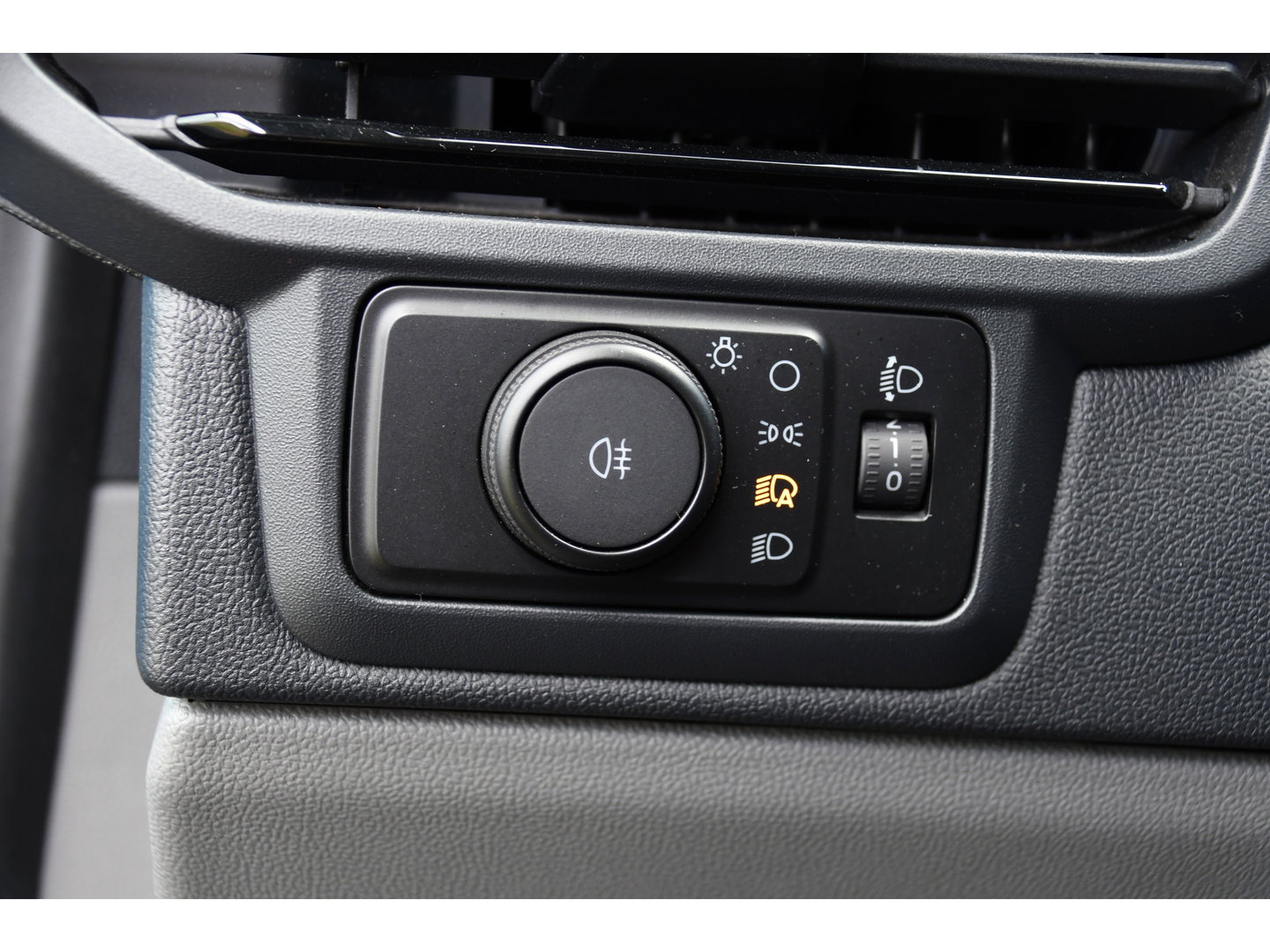 Ford Transit Custom 300 2.0 TDCI L1H1 Sport Camera, Cruise, Carplay, Virtual, 170pk, Stoelverwarming, Automaat, LED, Multimedia, Sensoren, Uniek!