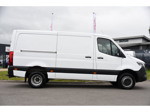 Mercedes-Benz Sprinter 519 V6 3.0 CDI L2H1 PB Edition Camera, Cruise, Carplay, 3500kg Trekhaak, LED, Mbux, Geveerde Stoel, Uniek! 319