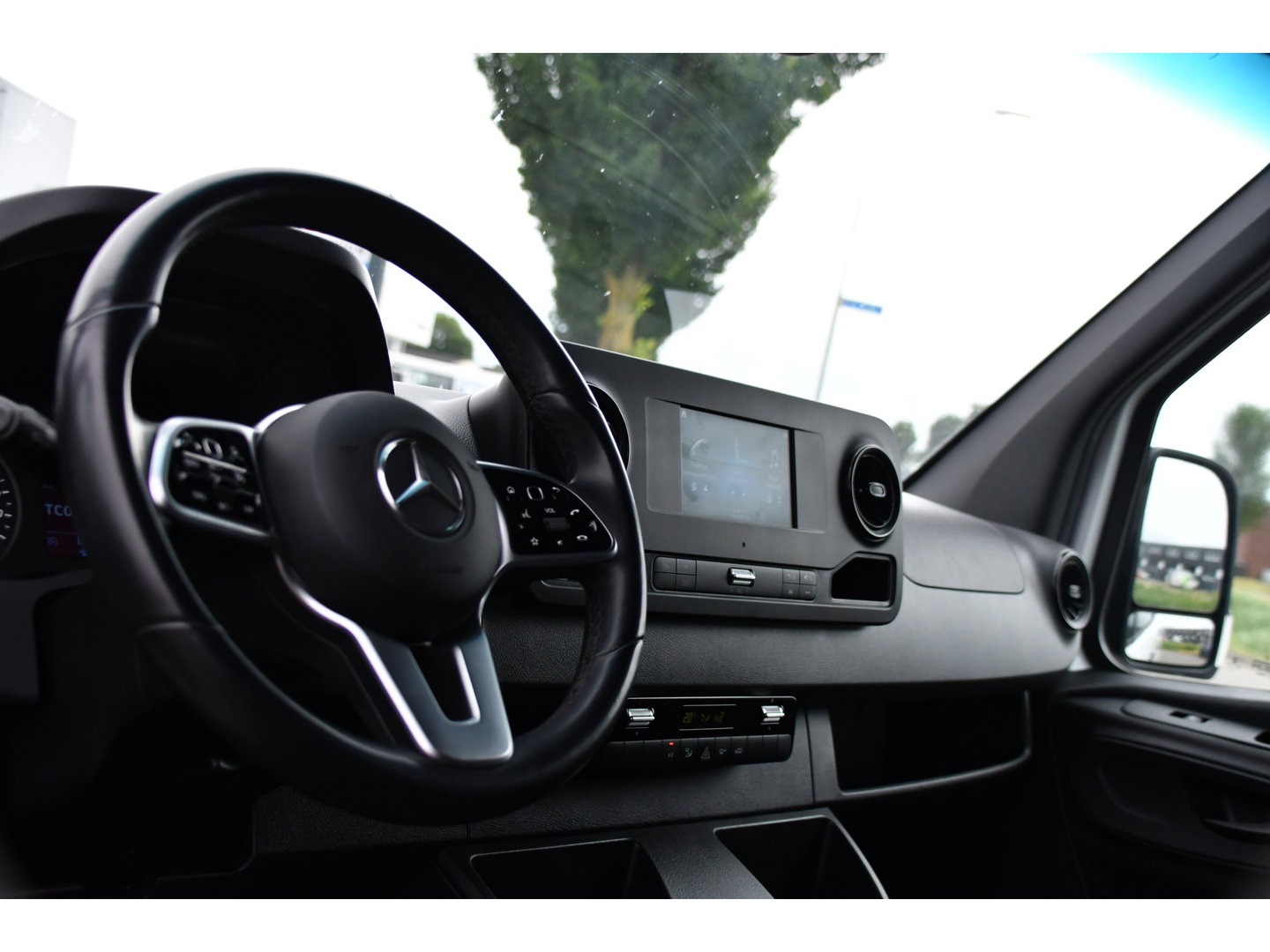 Mercedes-Benz Sprinter 519 V6 3.0 CDI L2H1 PB Edition Camera, Cruise, Carplay, 3500kg Trekhaak, LED, Mbux, Geveerde Stoel, Uniek! 319