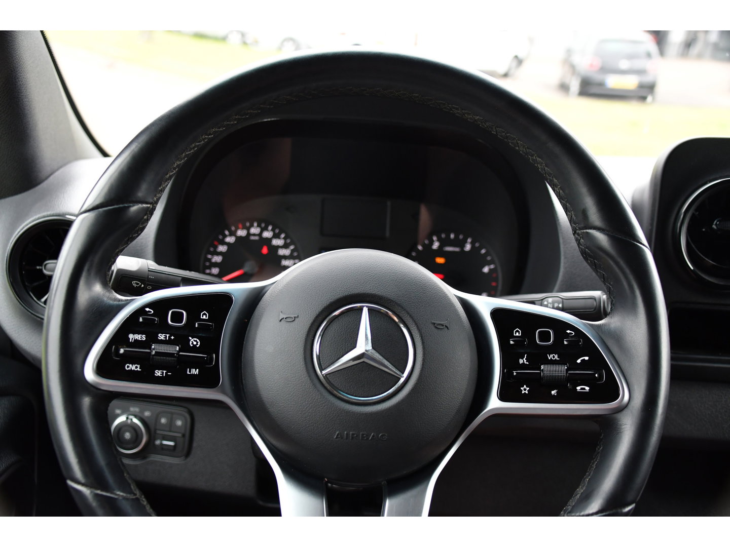 Mercedes-Benz Sprinter 519 V6 3.0 CDI L2H1 PB Edition Camera, Cruise, Carplay, 3500kg Trekhaak, LED, Mbux, Geveerde Stoel, Uniek! 319