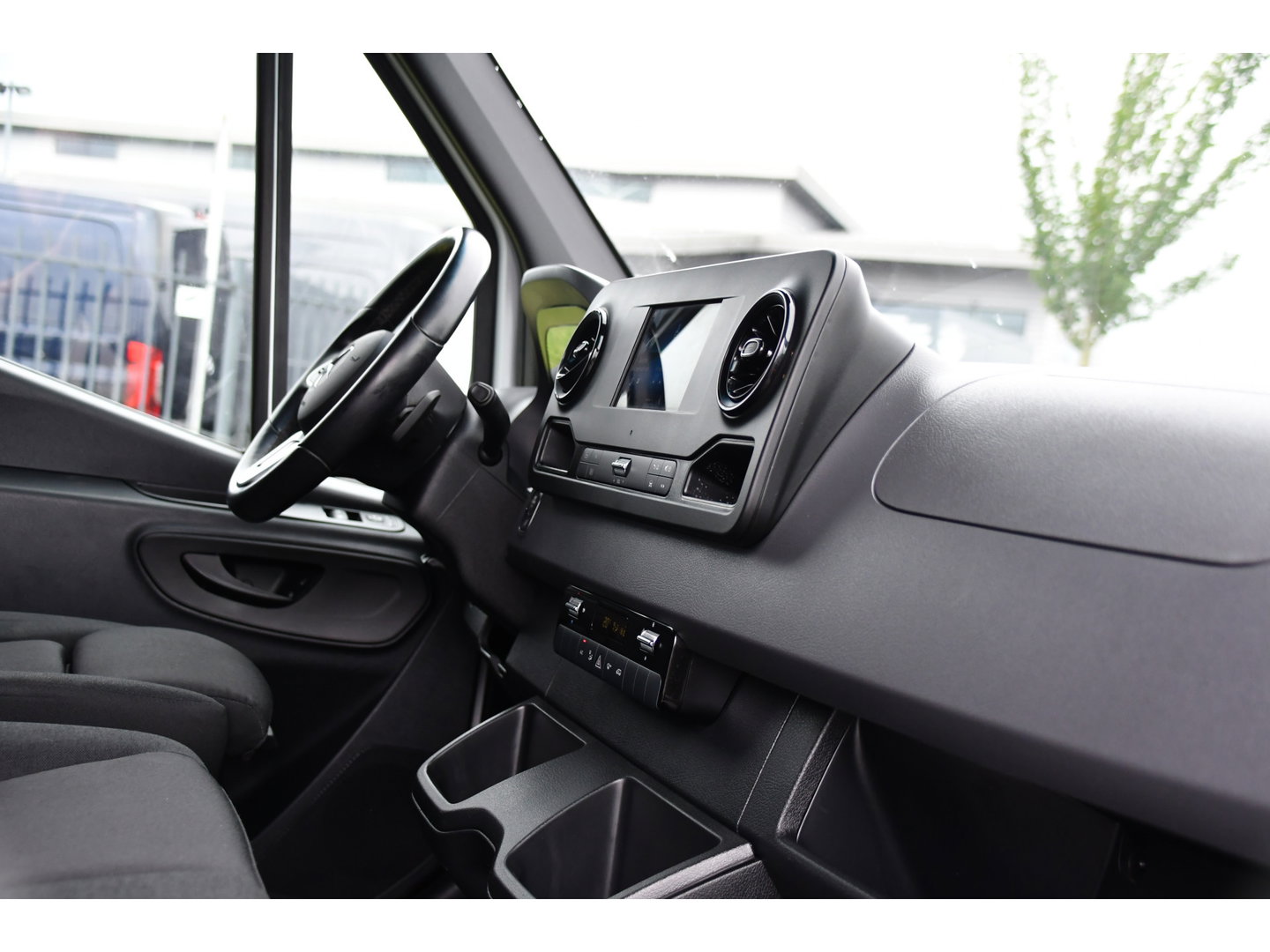 Mercedes-Benz Sprinter 519 V6 3.0 CDI L2H1 PB Edition Camera, Cruise, Carplay, 3500kg Trekhaak, LED, Mbux, Geveerde Stoel, Uniek! 319